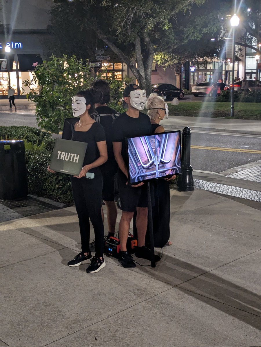 TomiKordic's tweet image. Cube of truth in Tampa
#anonymousforthevoiceless
#vegan