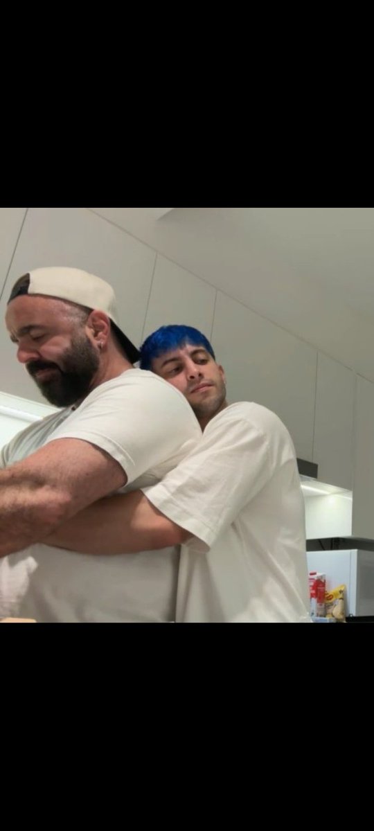 Feliz un mes a esta linda y hermosa pareja muchas gracias Juan por aparecer en la vida de tomi y por devolverle la chispa y el brillo que se le había apagado desde Paraguay les deseo lo mejor a los dos sean Felices siempre duren pa toda la vida los amoo❤️‍🩹🥹 <a href="/Robleis01/">Robleis</a> <a href="/JCruzEnX/">JCruz 🤦🏻‍♂️</a>