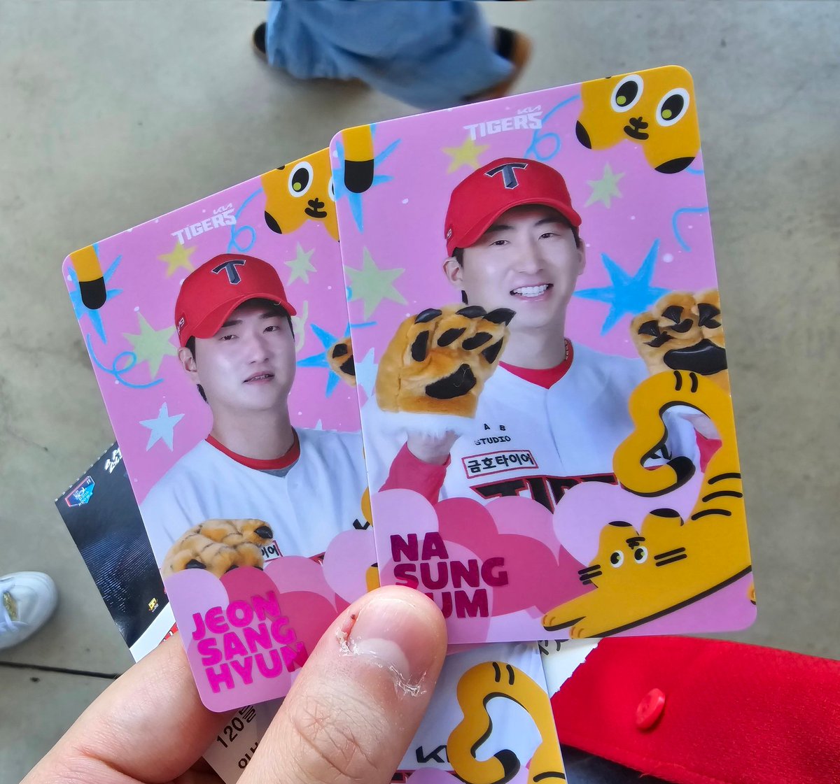 기아 9월 럭드 교환 구합니다
저: 전상현, 나성범
🐯: 김호령
챔필에서 바로 교환 가능해요