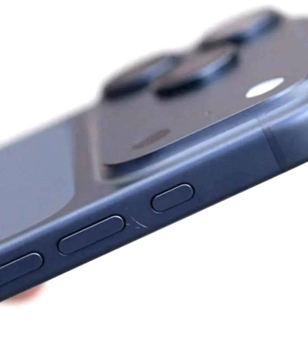 🔥 ผู้ใช้จำนวนหนึ่งบ่น iPhone 17 Pro เป็นรอยง่ายกว่ารุ่นปีก่อนๆ แนะนำใส่เคสป้องกันดีๆ

📍 เปิดขายได้ไม่กี่วัน ตอนนี้เริ่มมีผู้ใช้บางส่วนเริ่มบ่นกันออกมาแล้วสำหรับ iPhone 17 Pro และ iPhone 17 Pro Max

โดยผู้ใช้กลุ่มหนึ่งได้มีการโพสต์ผ่าน Social Media