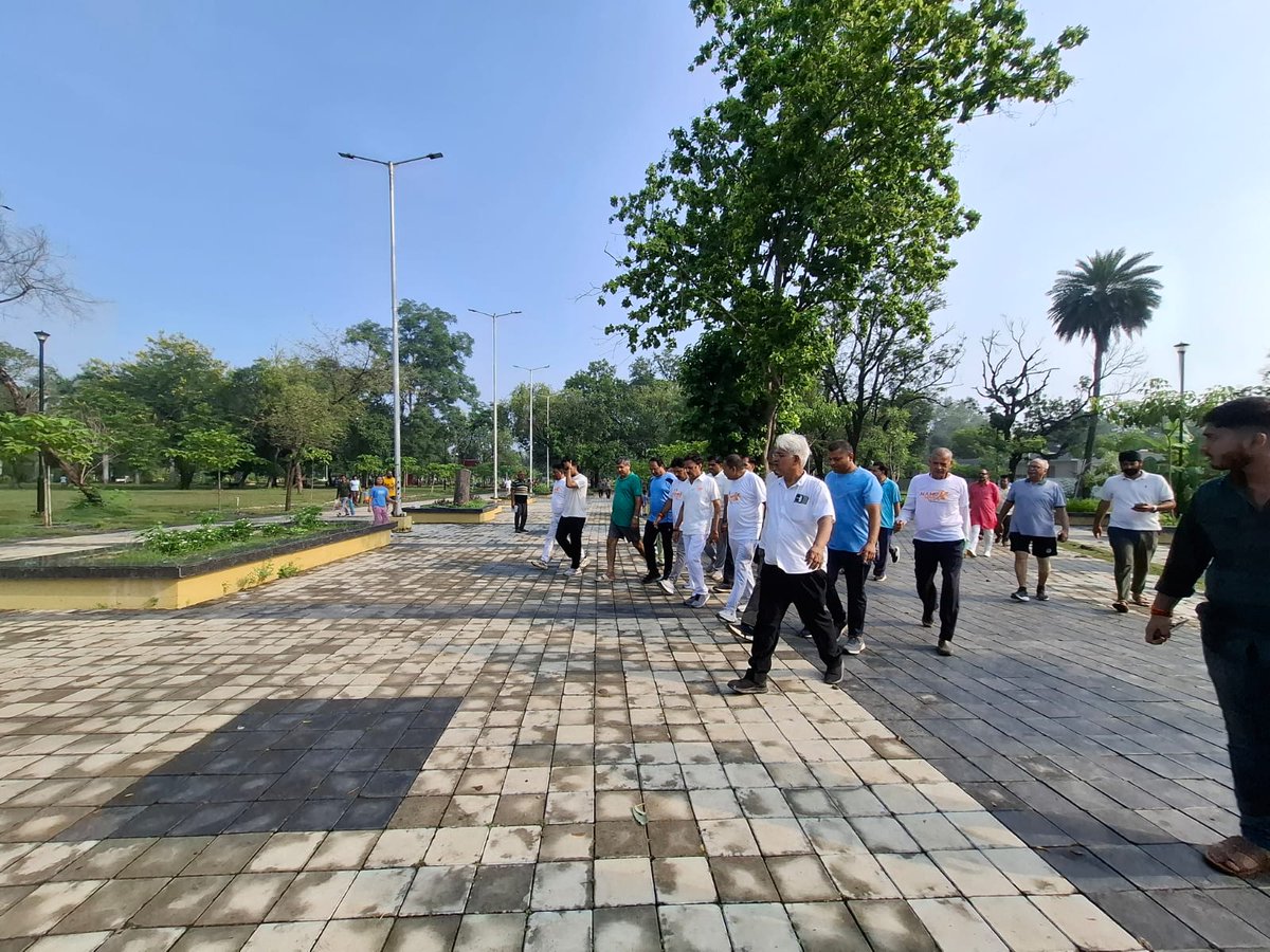 प्रातः काल अटल पार्क में भ्रमण, क्षेत्रीय जनों से भेंट एवं व्यवस्था निरीक्षण।

#स्वच्छ_रीवा