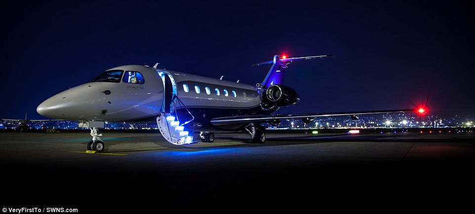 Marc Anthony tan pronto terminó su presentación en donde demostró su orgullo por Puerto Rico