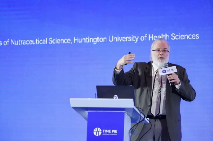 TimePieChina's tweet image. We are honored to have Gene Bruno at The 6th #TimepieLongevityForum, presenting &quot;Biohacking Longevity: Epigenetic Targets and Formulation Strategies&quot;: &quot;Melatonin supplementation doesn’t suppress the body’s own production.&quot;