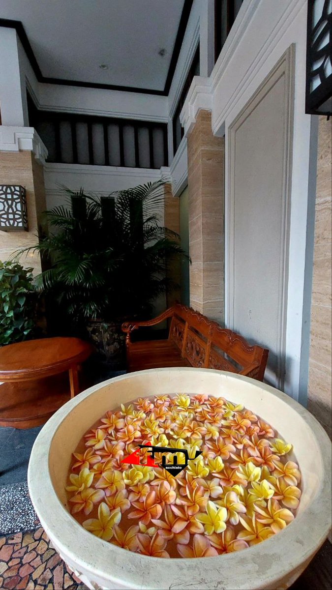 bermula kata
menjelma 'kita'
bernaung pada atap yang sama 
cinta menjadi alasnya
—sepanjang sisa usia, dalam satu bejana doa. 

#CelahAwan