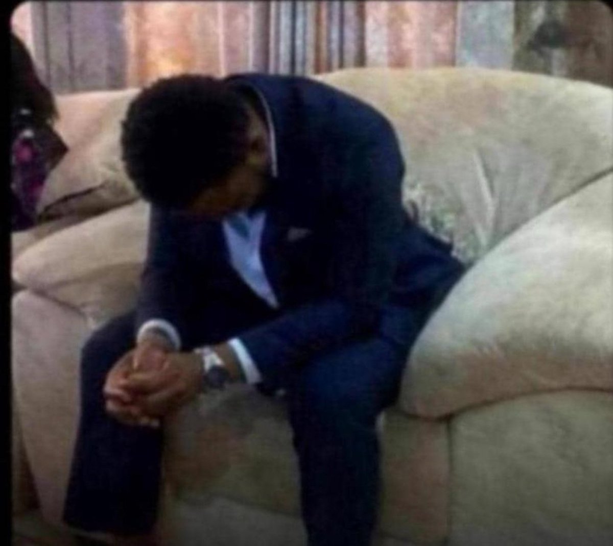 "Nashukuru  sana Mungu  mwaka huu nimefanikiwa kuhama kwa wazazi  sasa hivi ninaishi kwa dada."
😂😂