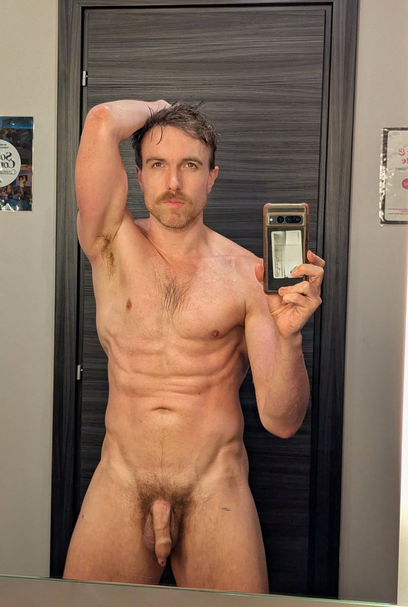 Oops... 
Accidentally posted a nude again 🤦🏼‍♂️.
Don't accidentally post one in the comments 😜.