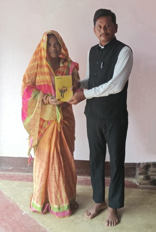 surendr_prasad's tweet image. डॉ. जितेंद्र मीणा की पुस्तक "राष्ट्र निर्माण में आदिवासी" का विमोचन अगस्त 2025 में हुआ, जिसमें आदिवासी समुदाय के राष्ट्र निर्माण में ऐतिहासिक योगदान, संघर्षों और सरोकारों पर प्रकाश डाला गया है. इस पुस्तक को #UnboundScript द्वारा प्रकाशित किया गया है।