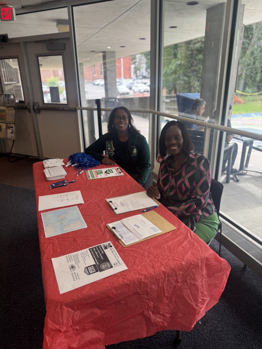 akaaghoc's tweet photo. National Voter Registration Day Recap 🗳️

On September 16, members of Alpha Kappa Alpha Sorority, Inc.®️, Alpha Gamma Eta Omega Chapter proudly hosted a voter registration drive at the Newburgh Free Library. 

#SoarToThePolls #AKA1908 #NAR1908 #AGHO #AlphaKappaAlpha https://t.co/xrABkQUYAt