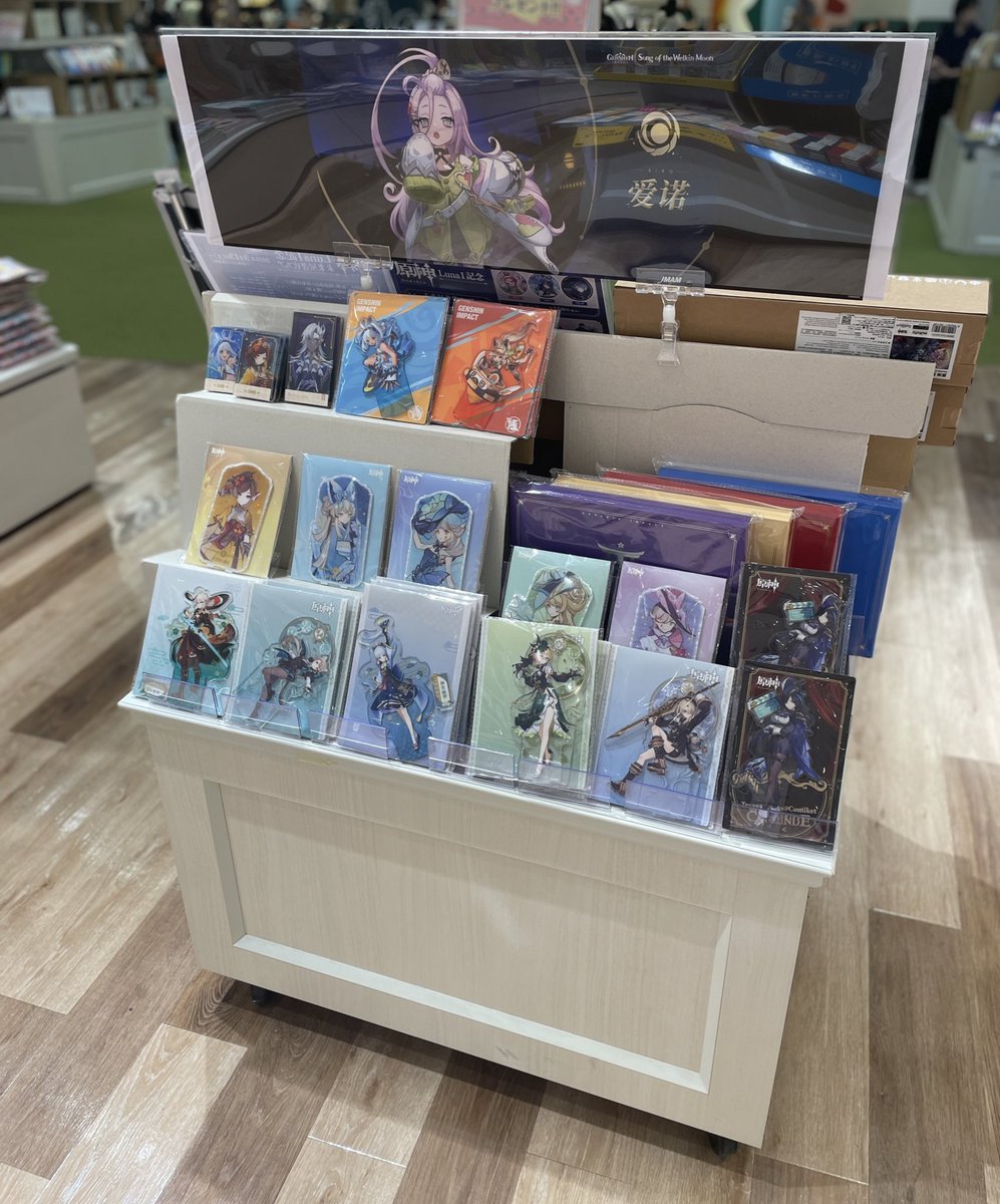 原神」 LunaⅠ記念 未来屋書店フェア好評開催中！ 特典のミニ缶バッジ