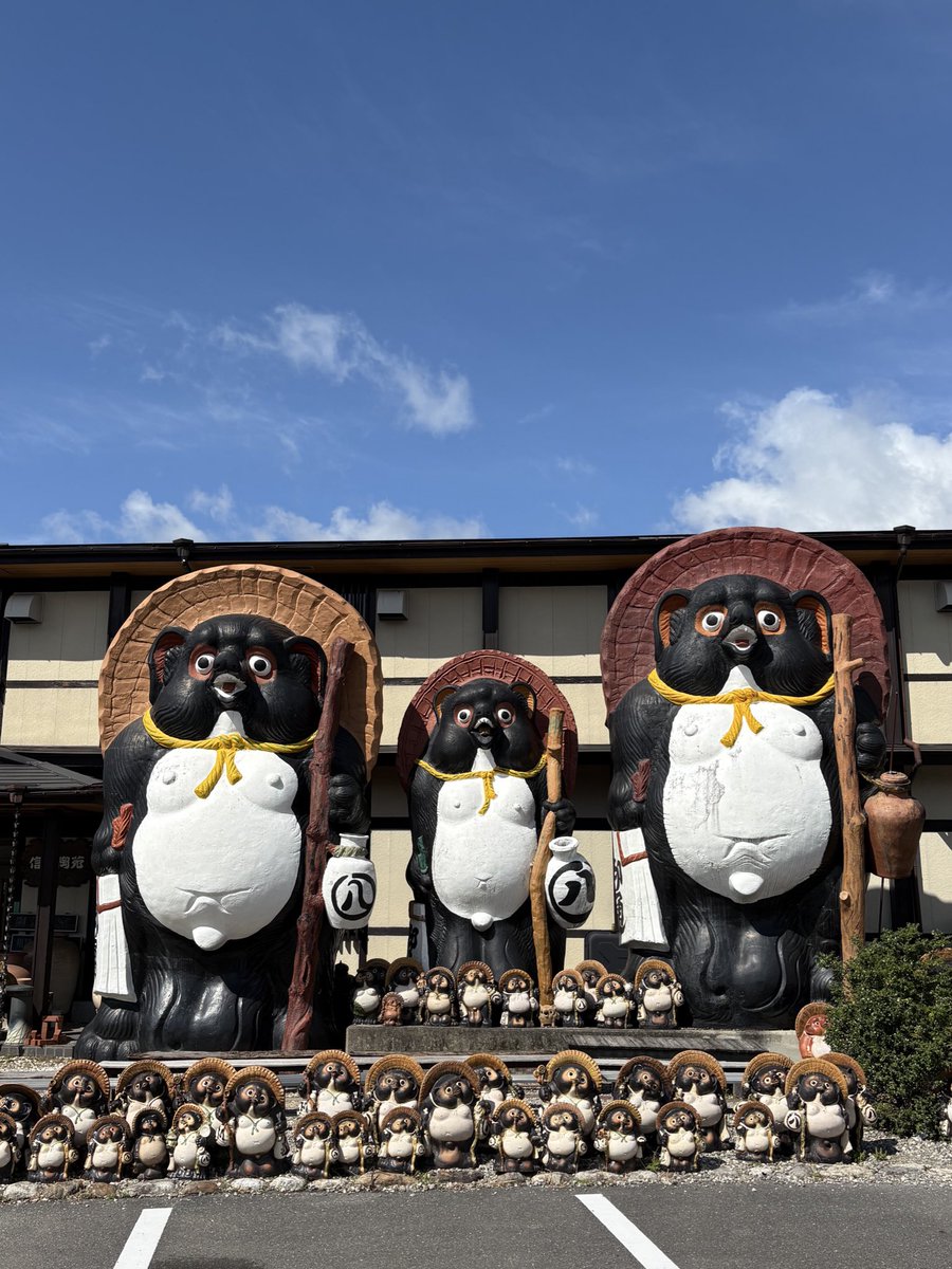 母のリクエストで滋賀旅行です。
信楽焼が大好きな母はタヌキをご所望で。
かわいいタヌキちゃんが後日我が家にやって来ます🤭✨