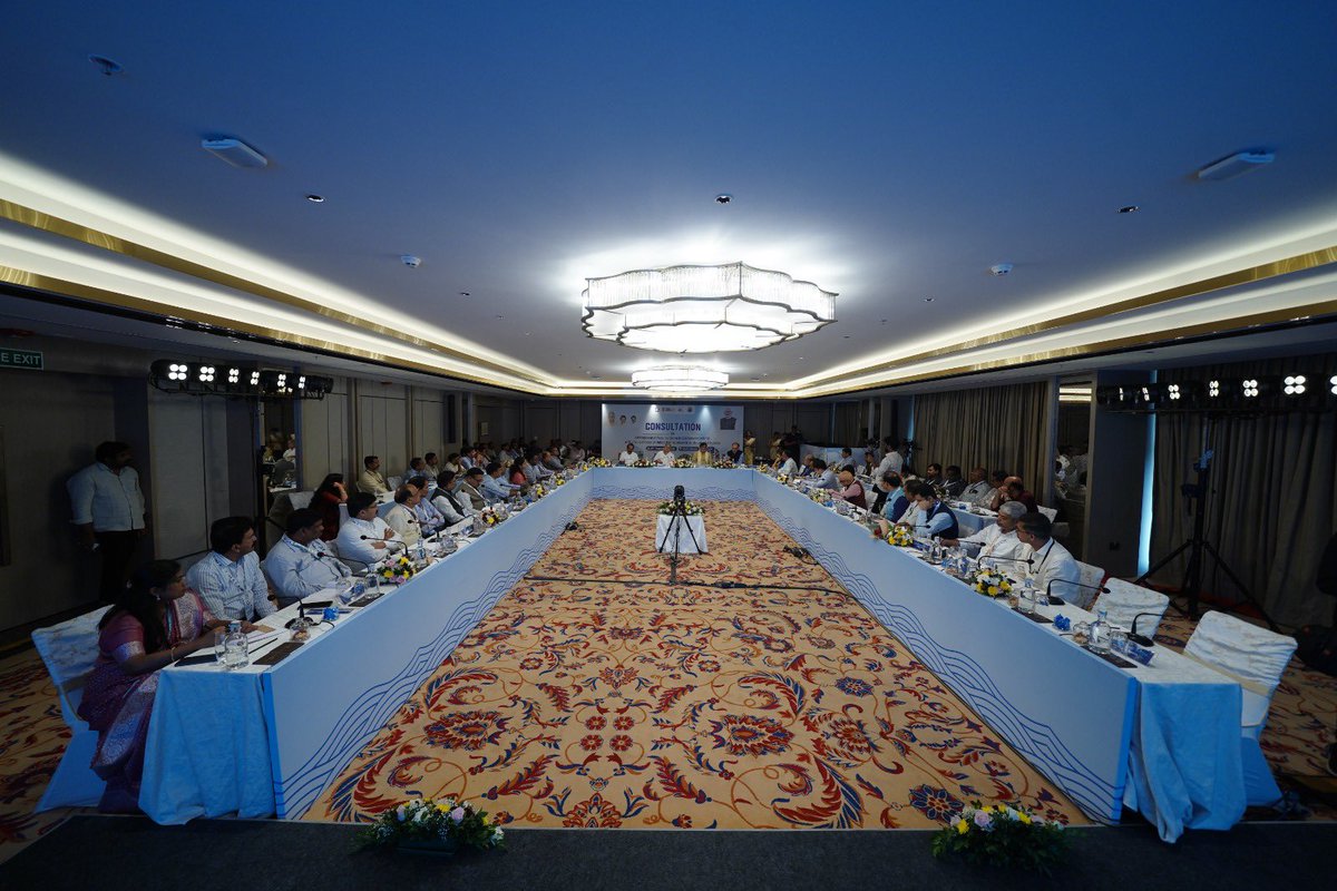 prafulkpatel's tweet image. At Kochi, Attended high-level consultation event envisioning Lakshadweep’s tuna &amp;amp; seaweed fisheries as engines of economic growth and global competitiveness. Under Samudra Se Samriddhi, emphasized modern infra, cold chains &amp;amp; value-add processing to empower local fishers, with…