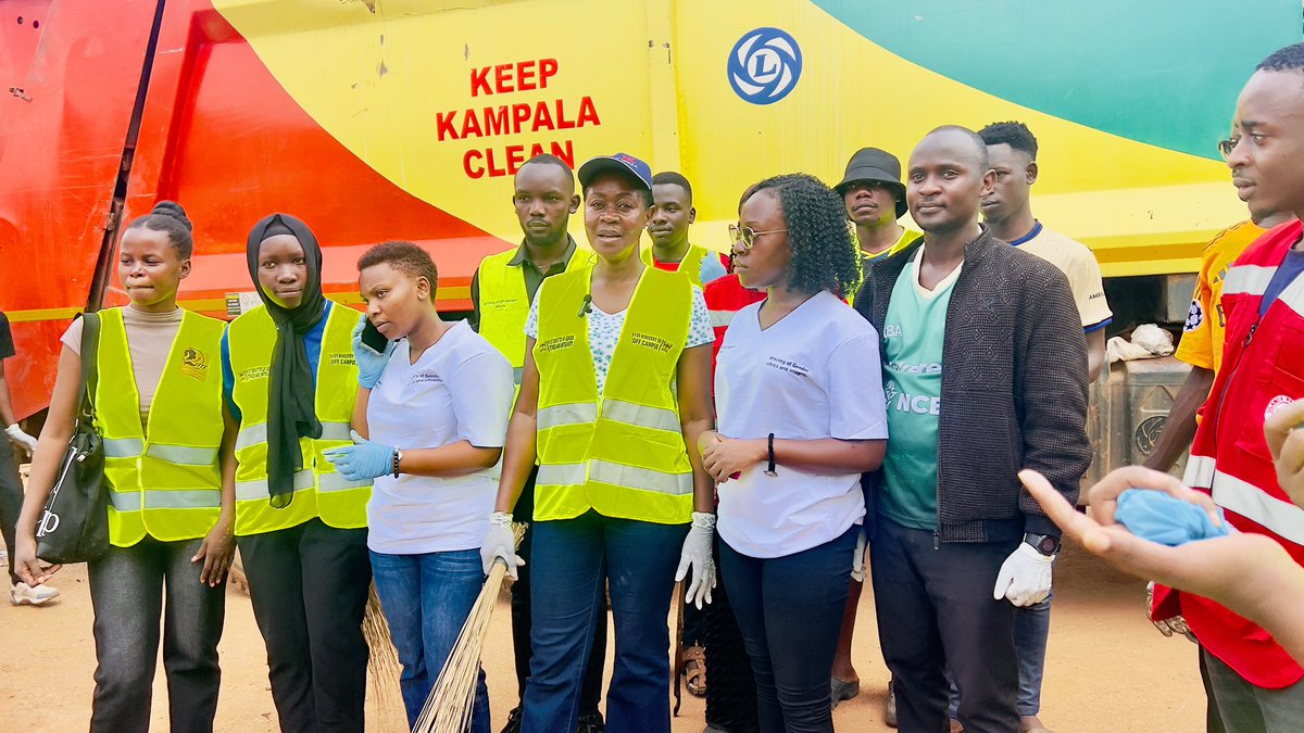 rodneyrugyema's tweet image. It was a pleasure joining the Dean of Students @WinnieKab and our students in the clean Kikoni initiative and pad donation drive! #communityimpact!