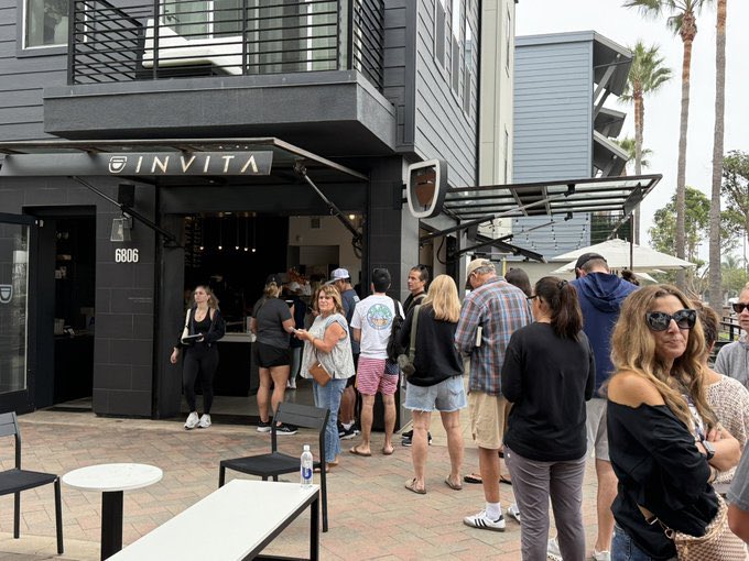 libsoftiktok's tweet image. The line outside Invita Cafe in San Diego today. 💪

Lots of support! Incredible