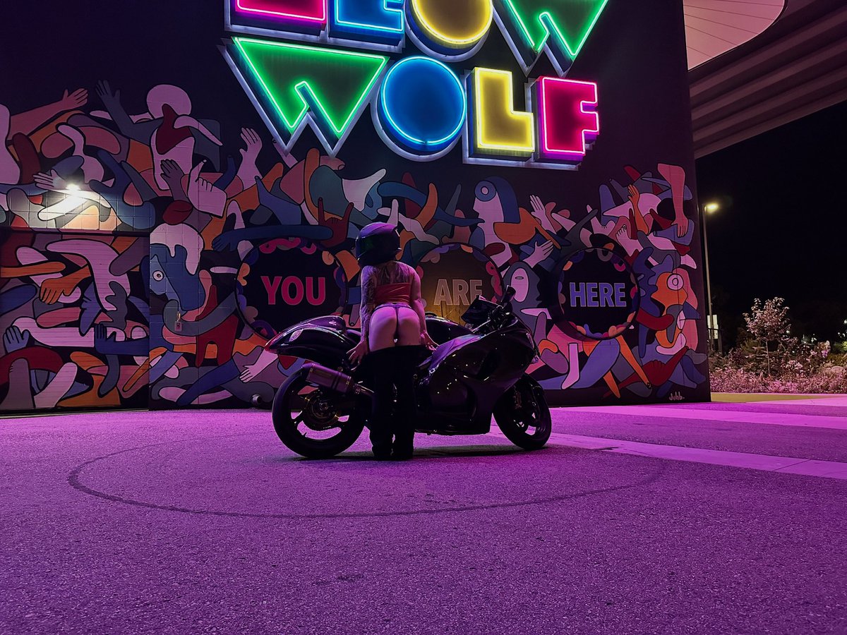 #photooftheday I just love having my 🍑 out in public don’t I 😅