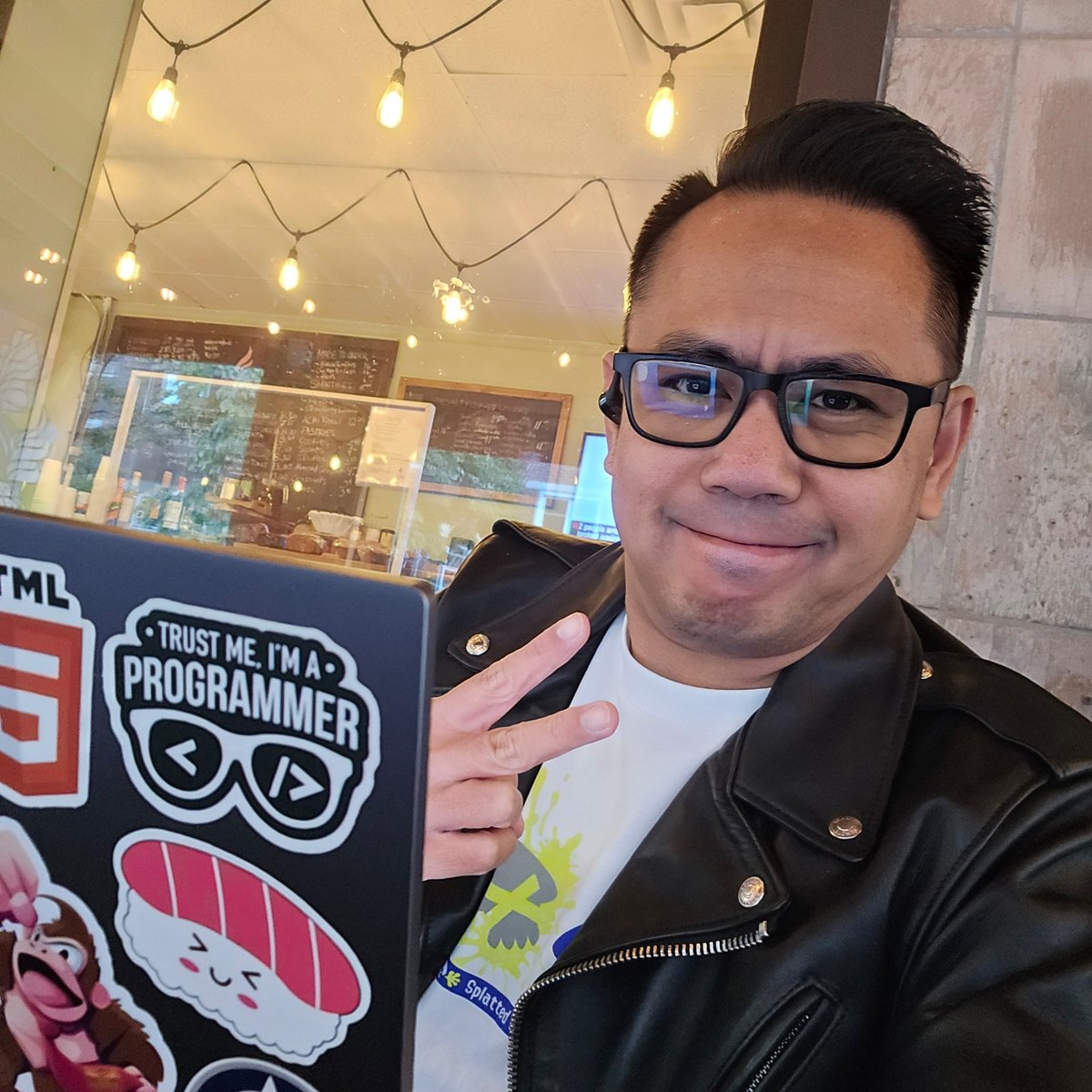 the13thgeek's tweet image. Officially back in my coding-in-a-coffee-shop era #webdeveloper #geekmode