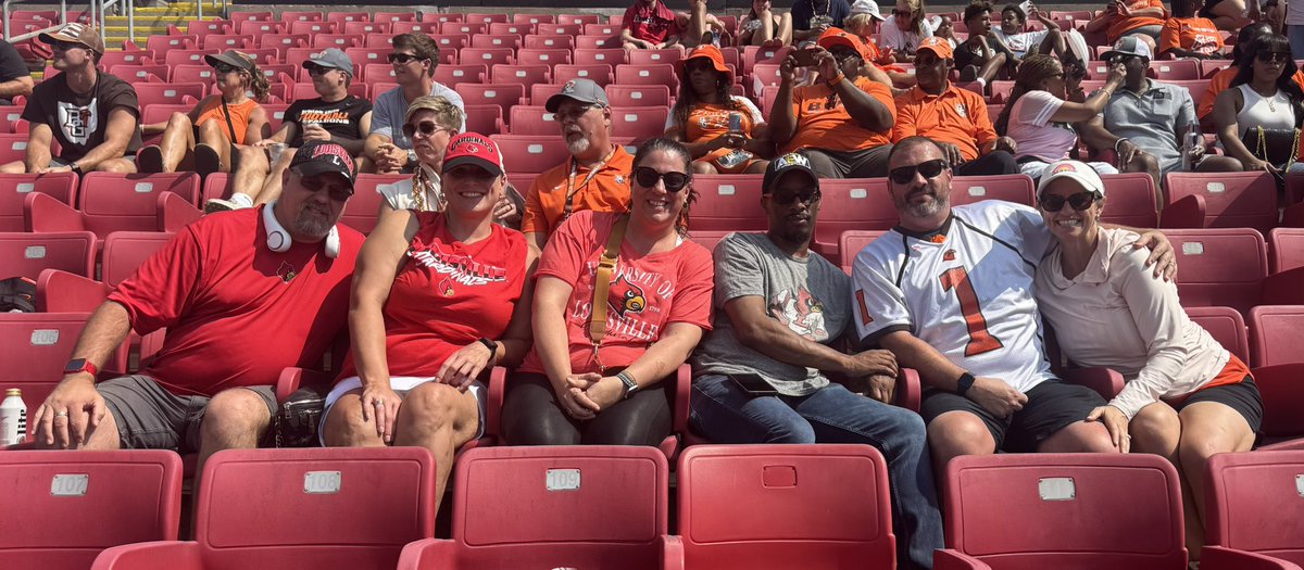 Dortch4W's tweet photo. Had a great time with @rebecca_bridget (@Mouse3911 was ok)…

Shame we didn’t get to see a @BG_Football win!

All seriousness, good to catch up with two great people! https://t.co/36proARUS0