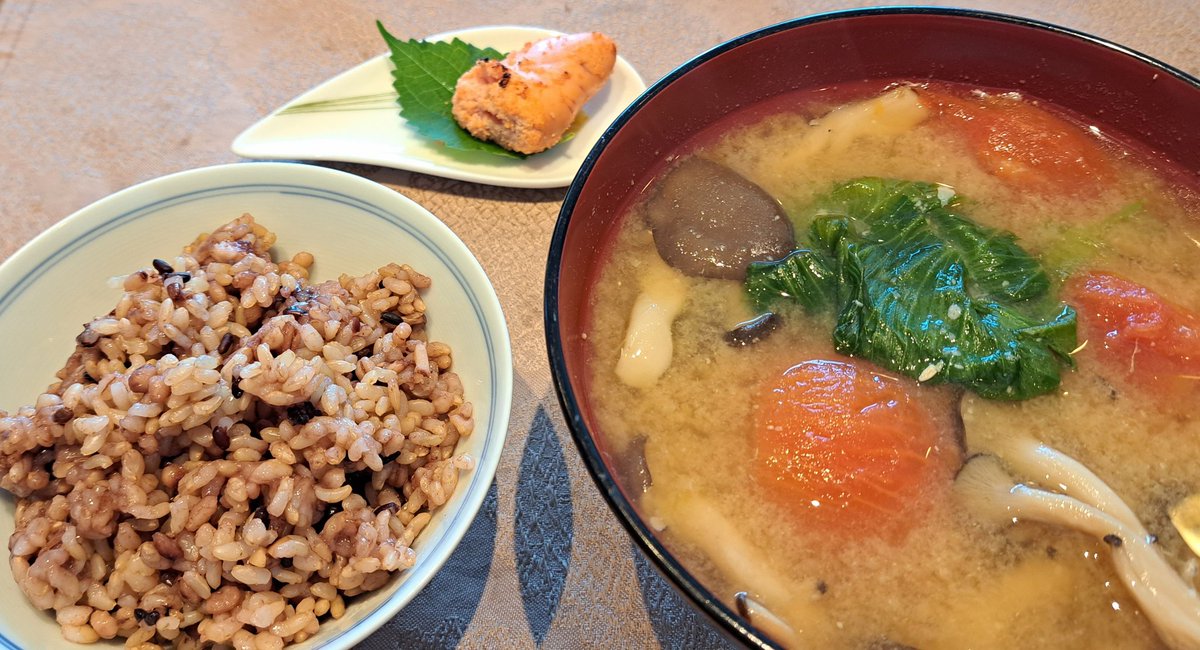 おはようございます🌞
朝食は 具だくさん味噌汁
本日も元気に
スタートします(^o^)v