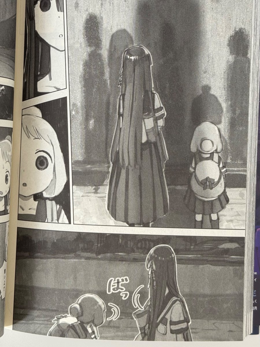 【ゆうやけトリップ】2巻まで読む。二人の女の子が心霊スポット取材で小さな謎を解き明かす日常系。水彩画風の厚塗りの絵はかなり独特だが舞台となる宵の坂町はそれ以上に独特。凄まじい高低差の土地に密集するメガストラクチャ団地は、もはやほのぼの弐瓶勉