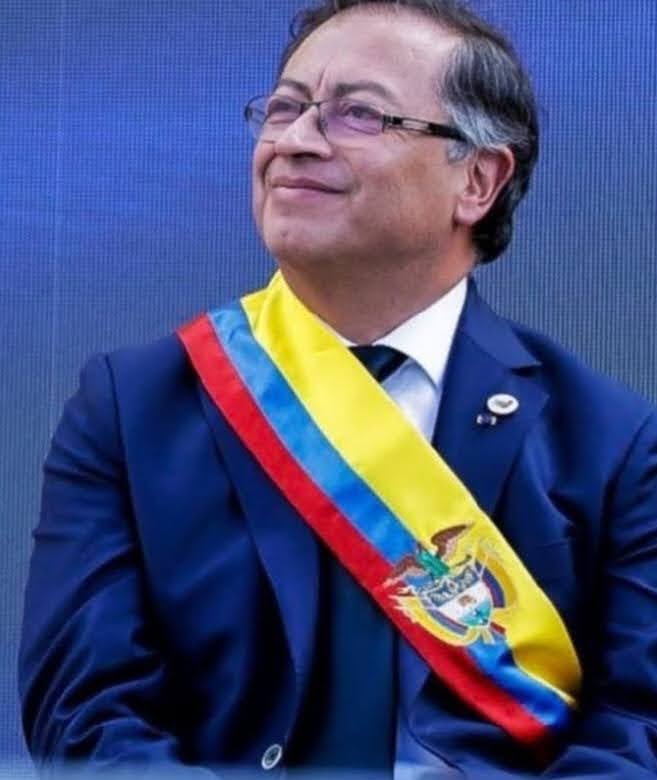 Alejandro Betancurth (@alejobetancurt7) on Twitter photo ¿Se acuerdan de las ‘Águilas Negras’? 
Otro logro de <a href="/petrogustavo/">Gustavo Petro</a>: con su llegada al gobierno, y el cambio hecho en la cúpula militar, desaparecieron. 
¿Eran Águilas Verdes? Jeje ¿Se acuerdan de las ‘Águilas Negras’? 
Otro logro de <a href="/petrogustavo/">Gustavo Petro</a>: con su llegada al gobierno, y el cambio hecho en la cúpula militar, desaparecieron. 
¿Eran Águilas Verdes? Jeje