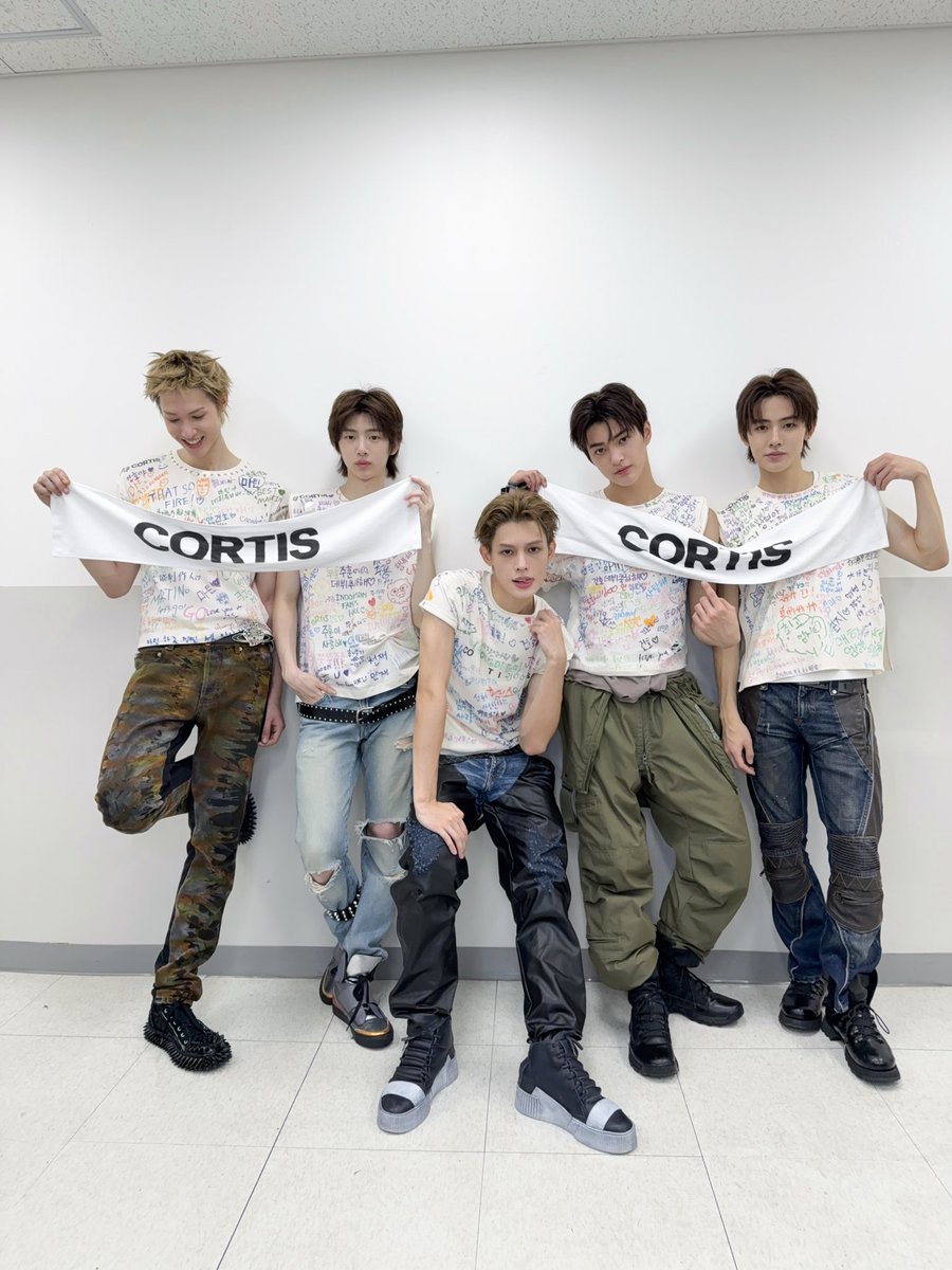 250908 The 1st EP [COLOR OUTSIDE THE LINES] RELEASE PARTY