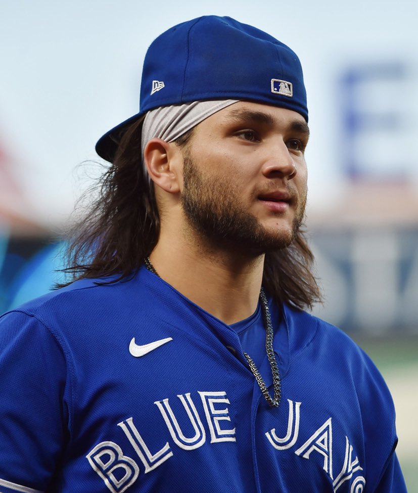 Summer has come and passed
The innocent can never last
Wake me up when September ends
Ring out the bells again
Like we did when spring began
Wake me up when September ends