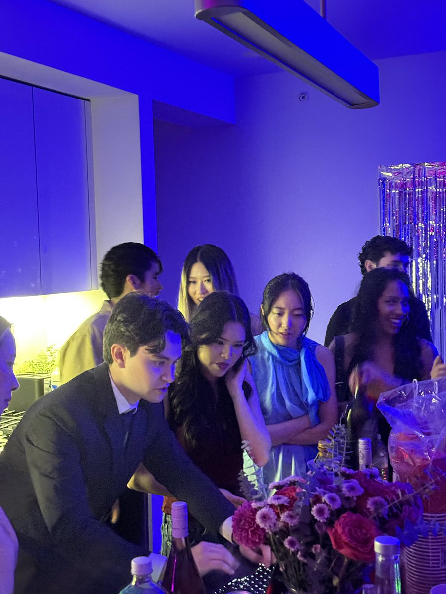 MccarterErnest's tweet image. live demo mid SF party last night

thanks for hosting @jennsun @chrissyykat