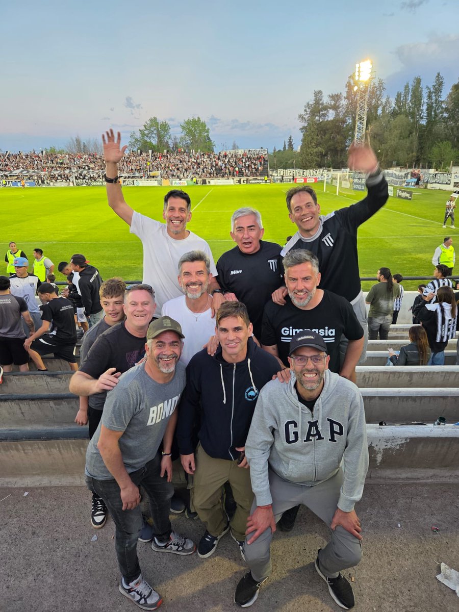 Gano el lobo del parque <a href="/GimnasiaMendoza/">Gimnasia y Esgrima Mza 8️⃣♥️</a> y sigue puntero,  acompañando como siempre junto a hermanos y amigos. 
La próxima fecha te esperamos como.siempre  Gurí ❤️ @suarezulpiano
#vamoslobo🦝