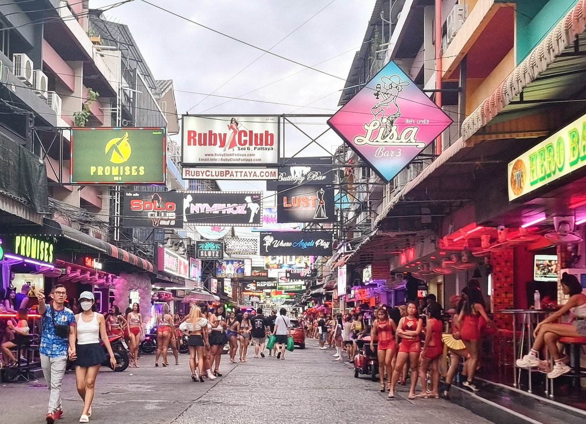 Seven's Weekly: Alcohocalypse (click the link)
bangkokseven.com/pattaya-diary-…