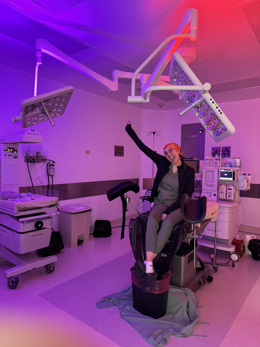 eeeedithh's tweet image. 3 meses siendo R1!!! Mucho estrés, mucha chamba, guardias culeras…. Me ha costado muchísimo llegar hasta acá y realmente he disfrutado cada momento al máximo ✨❤️‍🩹ser foránea de nuevo, conocer personas y lugares nuevossss AMOO