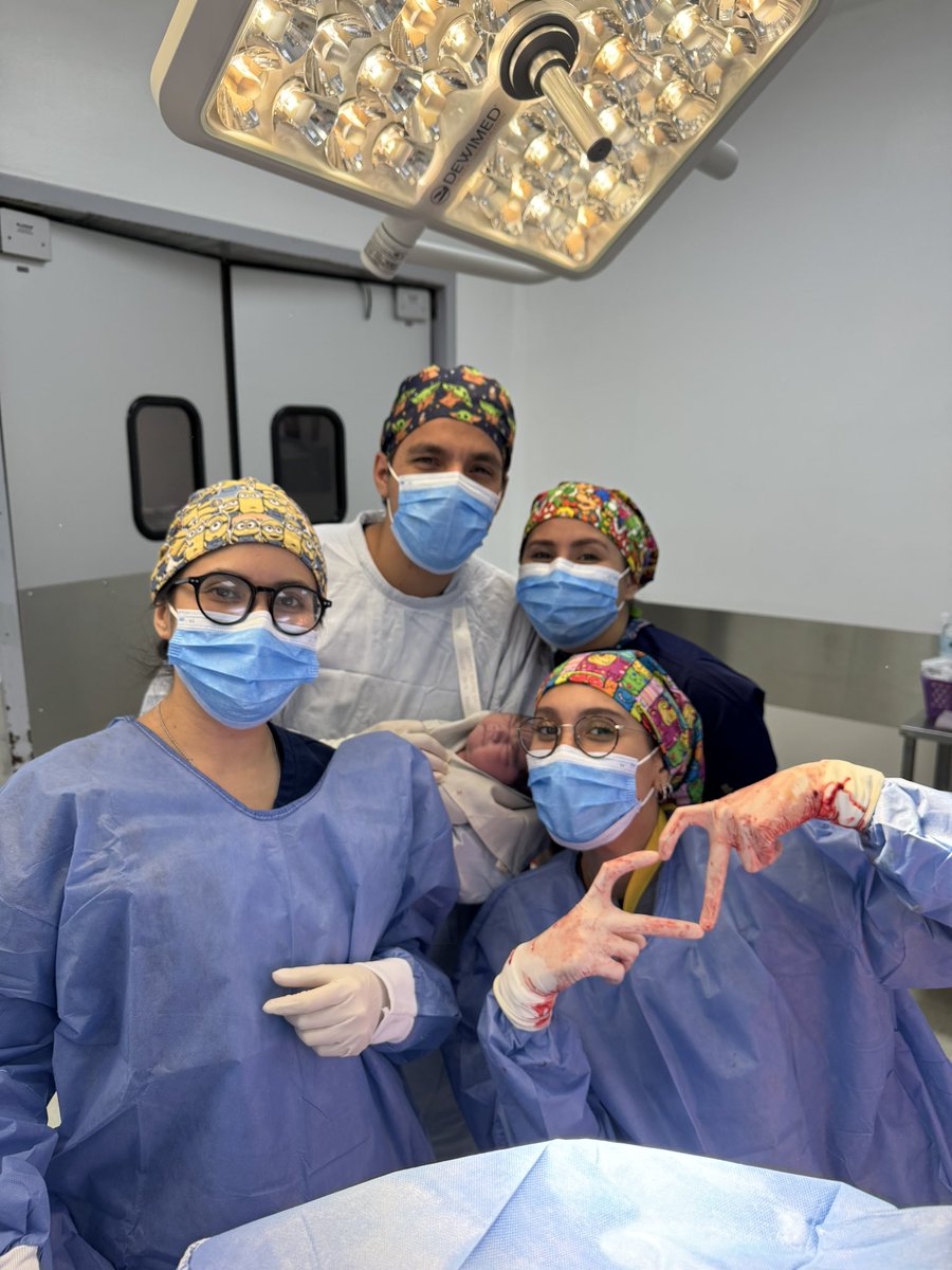 eeeedithh's tweet image. 3 meses siendo R1!!! Mucho estrés, mucha chamba, guardias culeras…. Me ha costado muchísimo llegar hasta acá y realmente he disfrutado cada momento al máximo ✨❤️‍🩹ser foránea de nuevo, conocer personas y lugares nuevossss AMOO