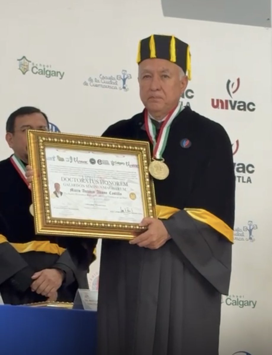MarcoAdame's tweet photo. Felicito a la comunidad educativa de la #UNIVAC por #30Aniv y agradezco el reconocimiento inmerecido Magnus Magistrum que me fue otorgado https://t.co/QWgRrMDAHN