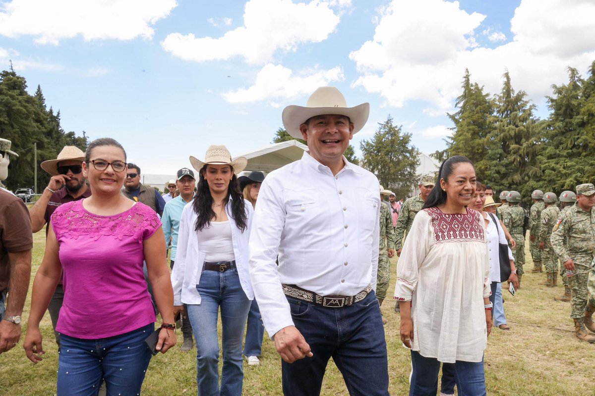 Junto al Ejército, charros y escaramuzas, celebramos a nuestra gran nación en la Cabalgata Cívico-Militar de Atlixco. 🇲🇽🐎

Una fiesta de hermandad, orgullo nacional y unión entre la sociedad y nuestras Fuerzas Armadas. 🫱🏼‍🫲🏼🎖️✨

#PorAmorAPuebla 
#PensarEnGrande