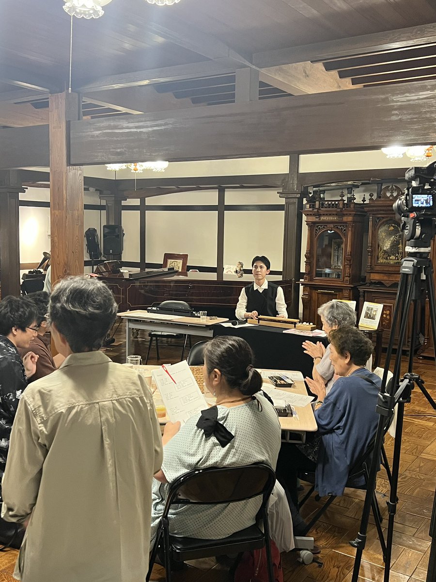 0920 小黒恵子童謡記念館　特別企画
たまりばーにて演奏させていただきました。

最後はお酒をのんで
「明日があるさ」皆さんの歌声と共に

楽しく貴重な体験でした。