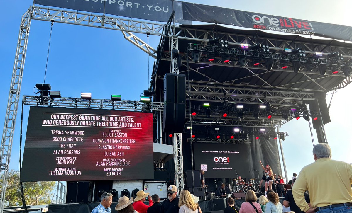 cuteasabella's tweet photo. Waiting for the Queen @trishayearwood supporting first responders of Santa Barbara County! ❤️ #One805 https://t.co/9ysOGvpnIW