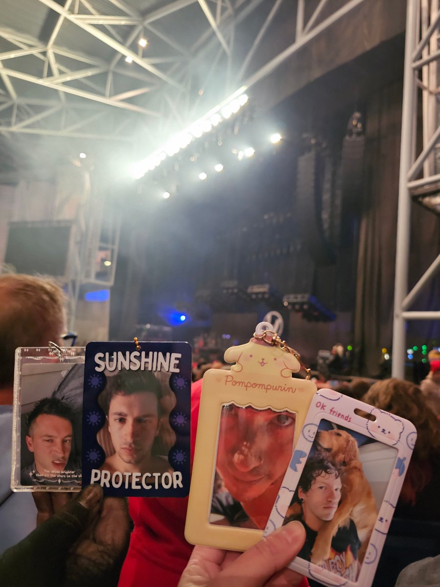 switchityeop's tweet image. tøp con 😁 #breachtoronto