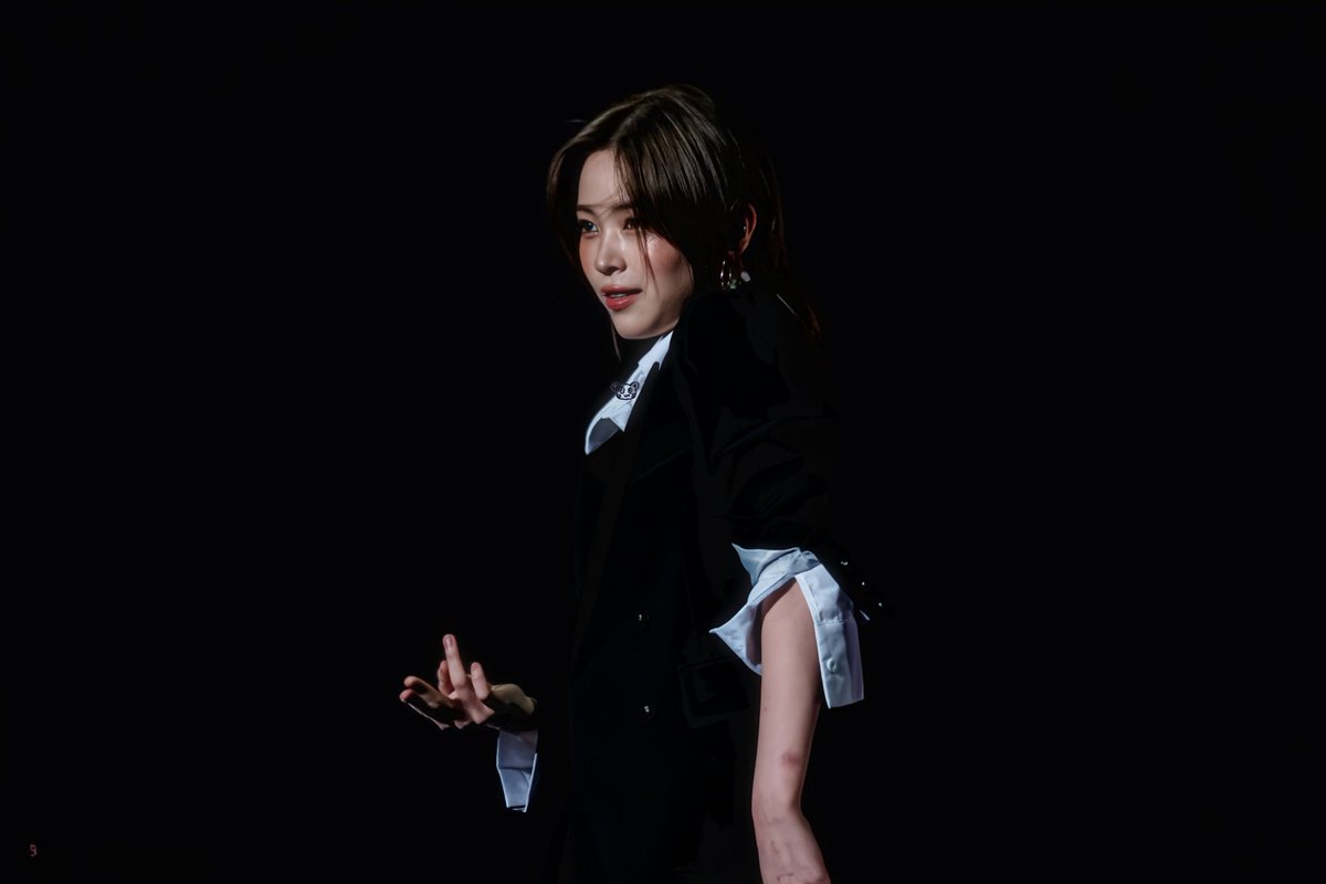 ILRyujin17's tweet photo. 20250920 4th Fanmeeting 

#ITZY #있지 #RYUJIN #류진 #リュジン #申留真 https://t.co/AeDGGaKhVu