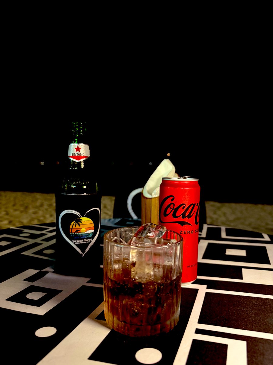 cloud_surfer72's tweet image. When things don’t go as planned but end up even better 😁, a mix up in meeting point meant discarding clubbing plans and having dinner by ourselves on the beach, with a splendid view of fireworks and landing aircraft 

#table42  #aboutlastnight
