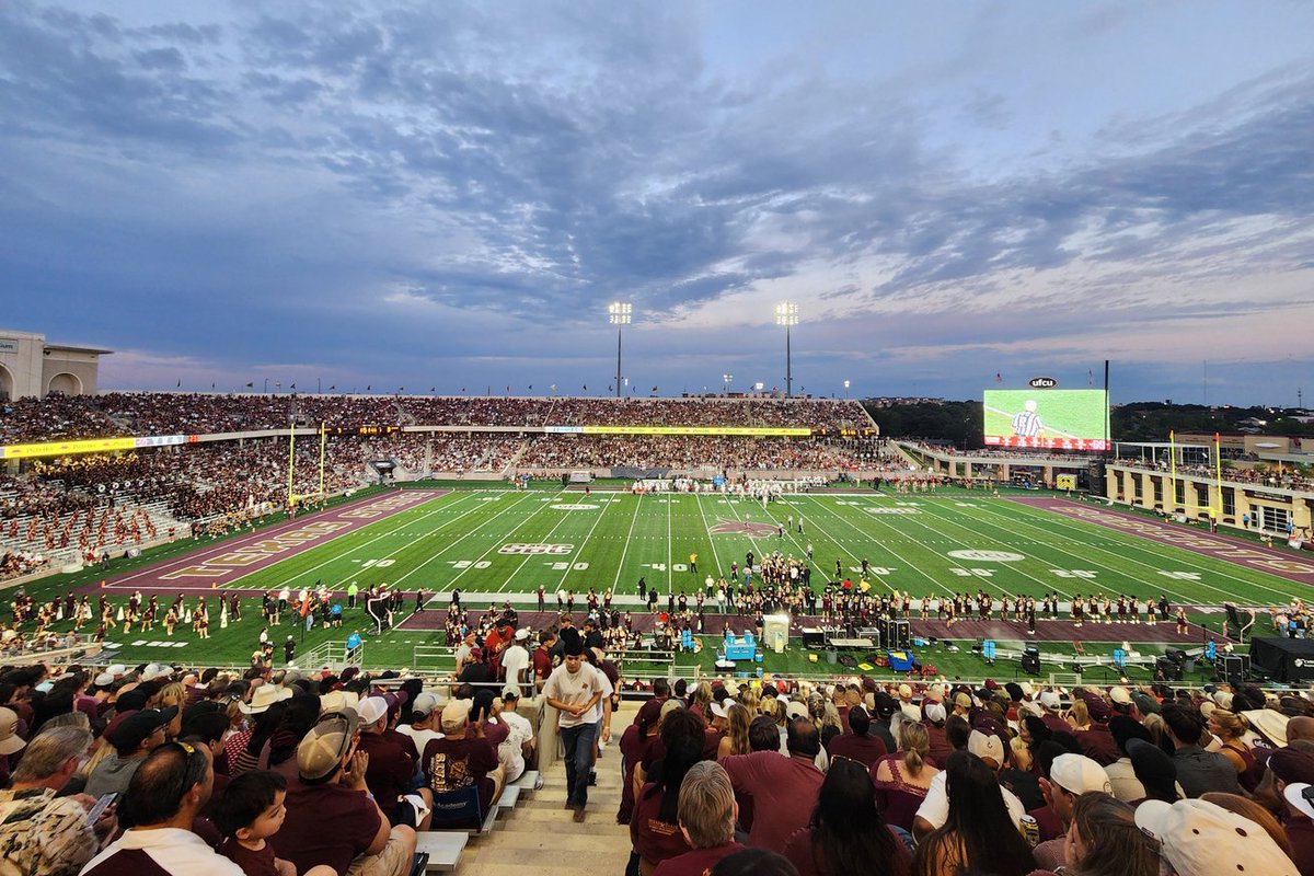 TimSoefje's tweet photo. Eat 'Em Up, Cats! #TXST #TXSTATEFOOTBALL @TXSTATEFOOTBALL https://t.co/boufqu2gOj