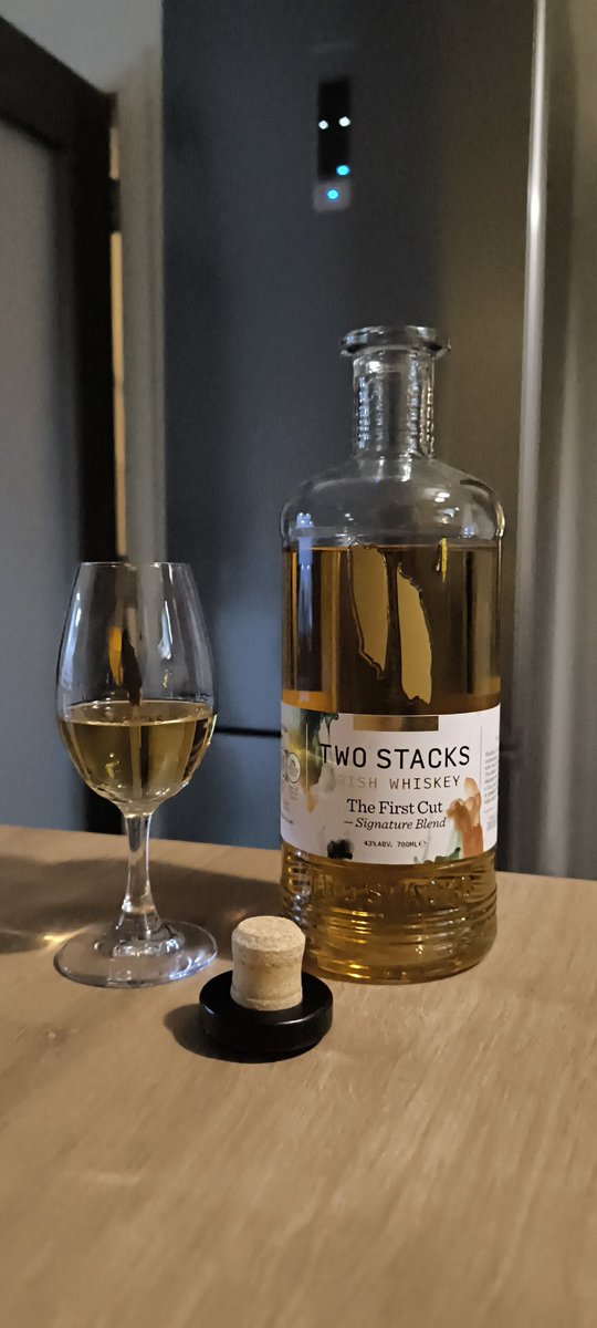 PaulOBrien10's tweet image. A drop of @TwoStacksWhisky the First Cut Signature Blend #Flange 🥃🐢💥