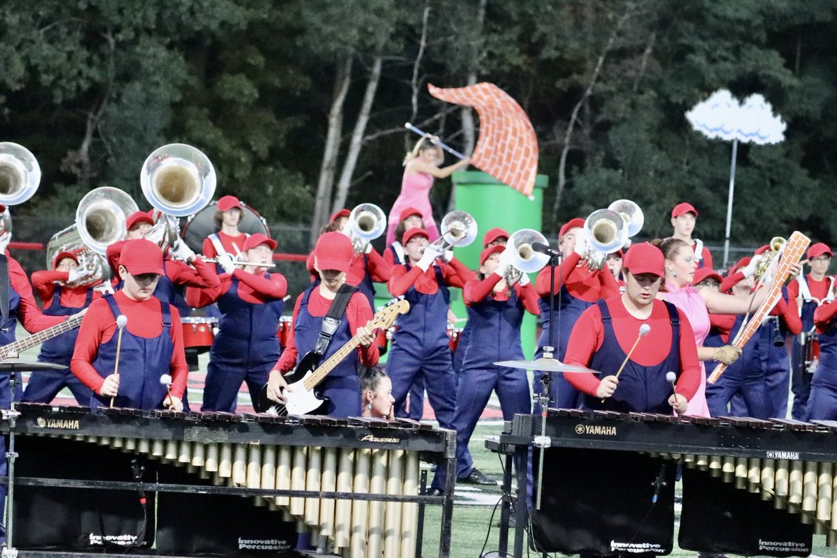 Our Marching Bees hosted an incredible home show this evening and absolutely wowed the crowd with their spectacular performance! From powerful music to flawless formations, they brought the energy and pride to the field. Go Bees!
