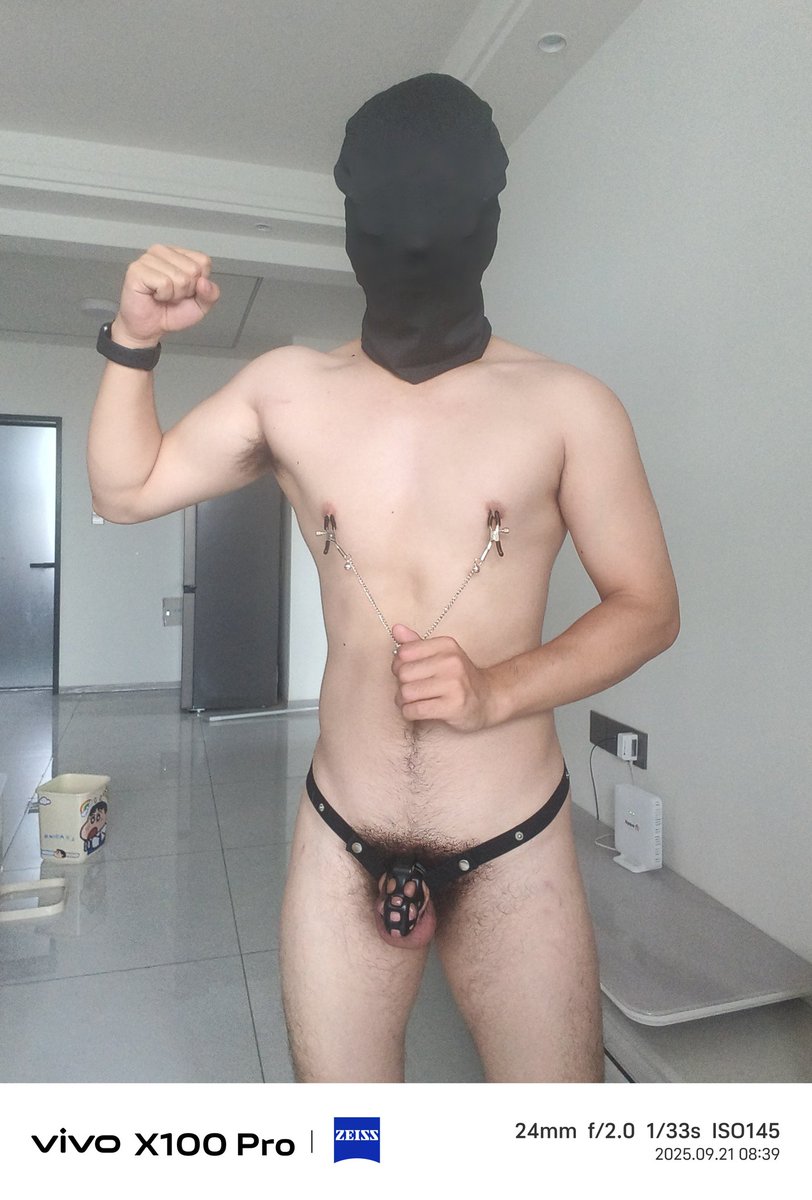 恢复有成效，继续禁欲
 #锁狗 #肌肉猛男体育生  #肌肉畜生  #cb锁 #前锁后塞 #暴露 #健身  #腹肌体育生  #体育生原味 #贱狗调教