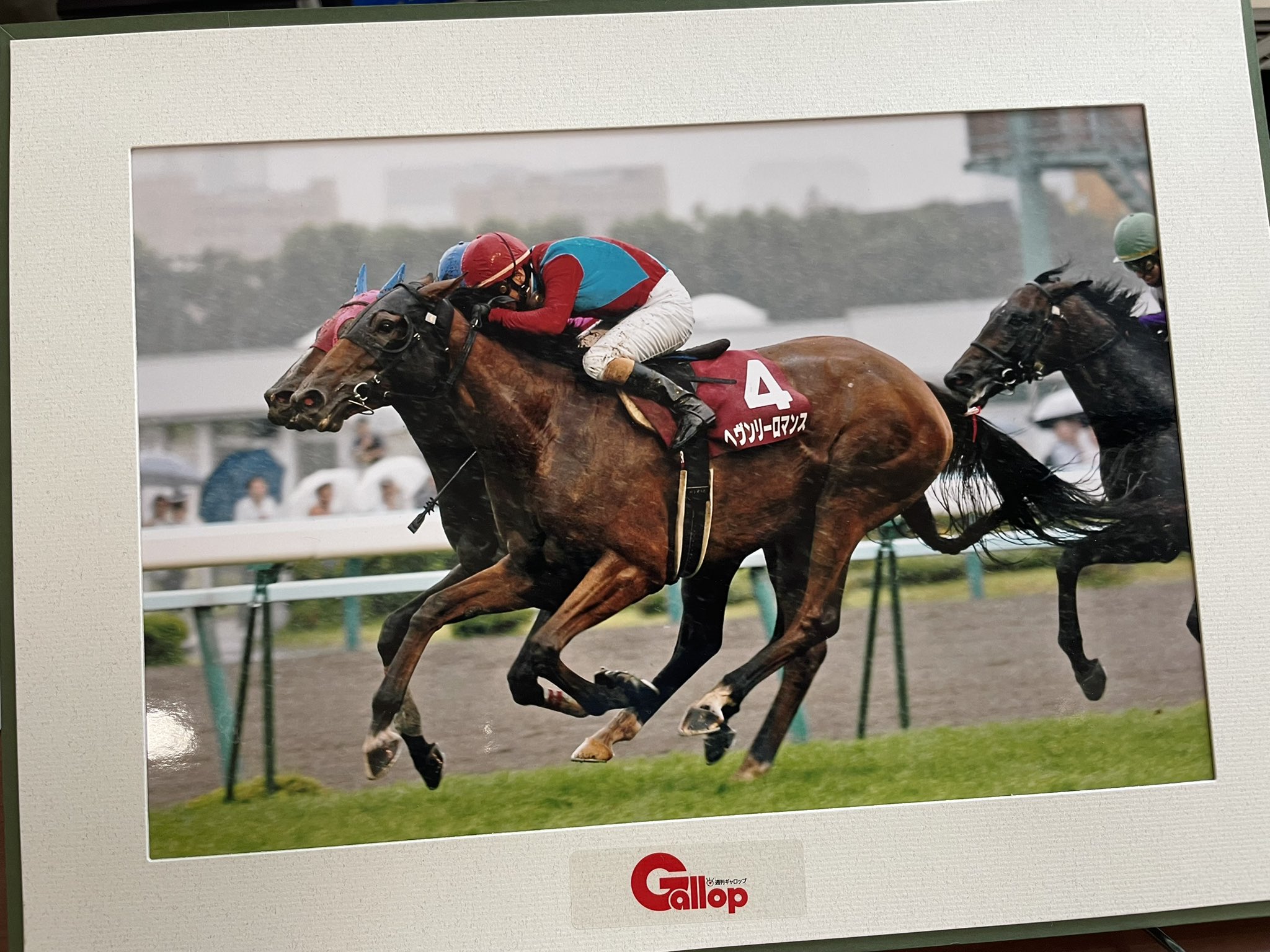 競馬新聞 約17kg 大量セット サンケイ新聞 エイト 1馬 青い衝撃！ 「デカエイト電子版」発売 カスタマイズできる馬柱が