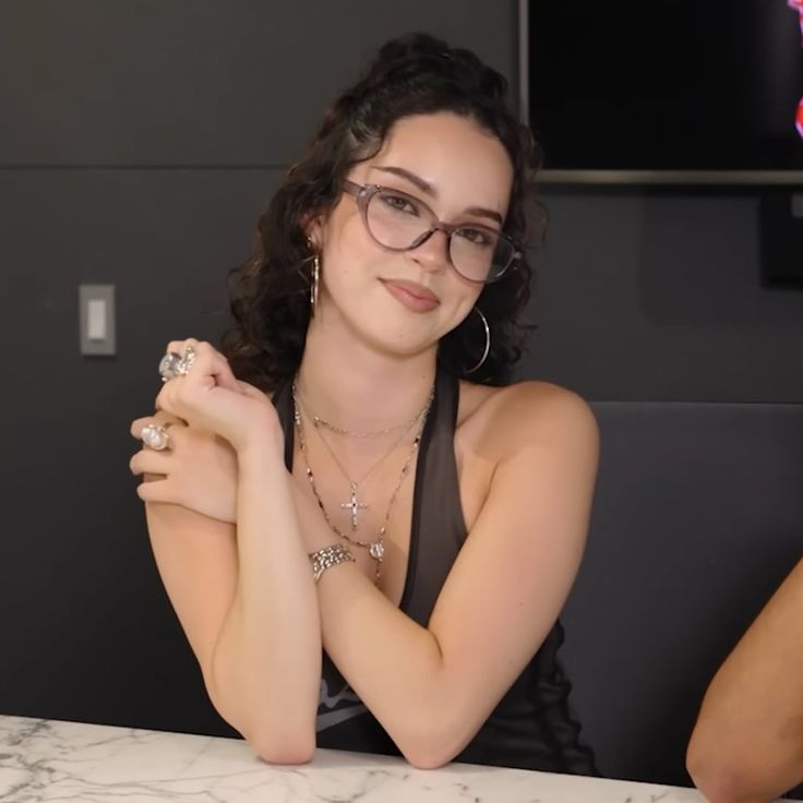 This is my face, just in case everyone forgets what I look like (𝘧𝘰𝘳 𝘦𝘹𝘢𝘮𝘱𝘭𝘦 𝘵𝘩𝘪𝘴 𝘓𝘦𝘦 𝘯𝘰𝘵 𝘣𝘳𝘶𝘤𝘦 𝘭𝘦𝘦), because now I'm ✨glowing✨