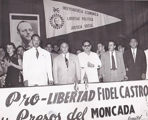 21 de septiembre de 1953: Se inicia en la capital oriental el juicio correspondiente a la Causa No. 37 de 1953 por los sucesos del 26 de julio en Santiago de Cuba y Bayamo.

#TenemosHistoria 
<a href="/rocdecubano/">Roberto Carlos</a>
