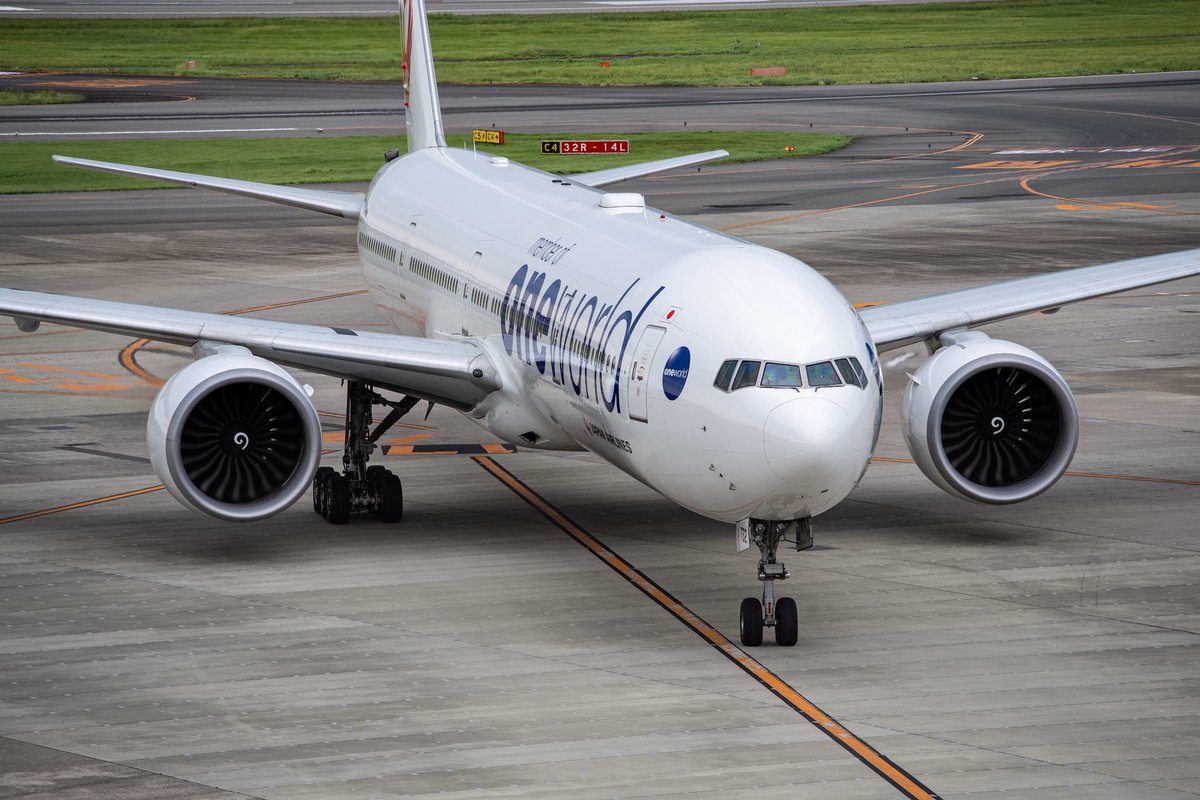 ffst_22's tweet photo. 9/20のJA732J
伊丹空港の逆ラン14Rで、堂々のB777-300はカッコ良すぎました
#JAL #伊丹空港 https://t.co/WK7eW38BQu
