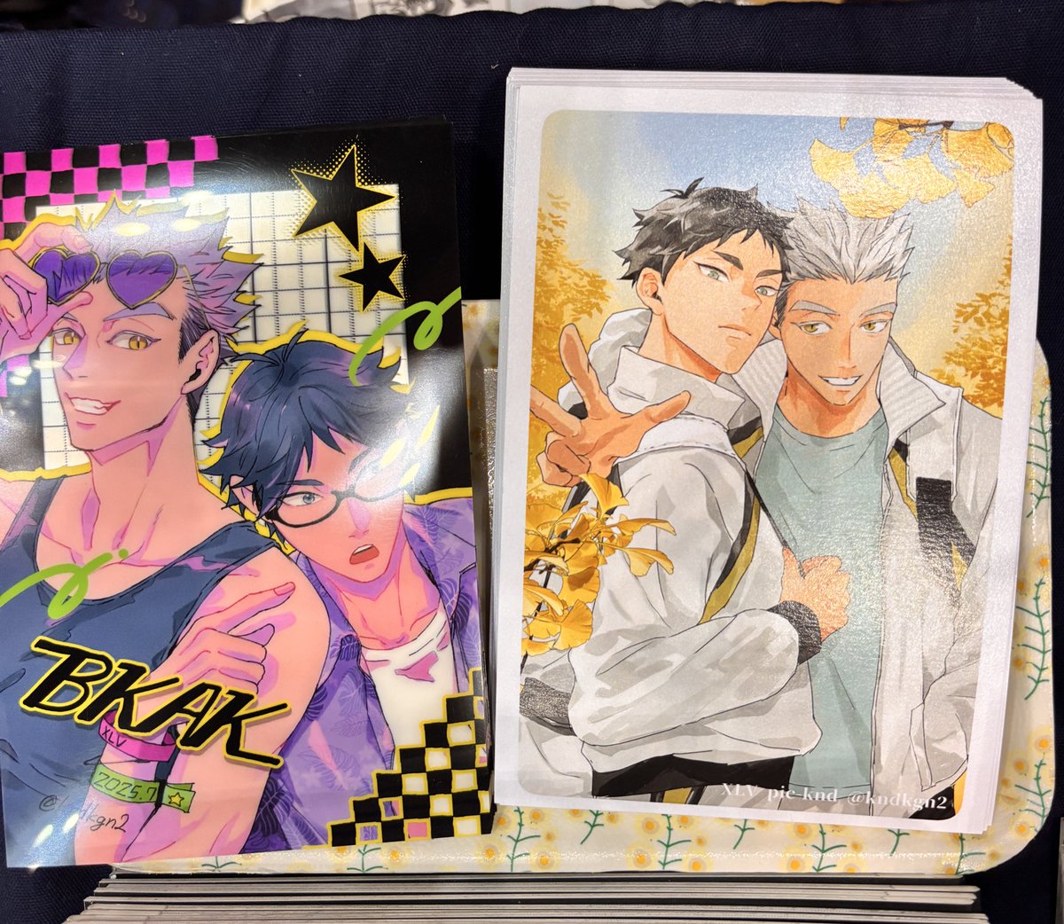 kndkgn2's tweet photo. こちらのポスカもラリー対象にしてもらいました。
クリアカードのほうは後ろにスタンプ押してもらうためのシール貼��たんですがはみ出るとのことなのでインクがつかないようお気をつけください。心配だったら紙の方だけにしといてください🙏💦 https://t.co/dwwunK6EUc