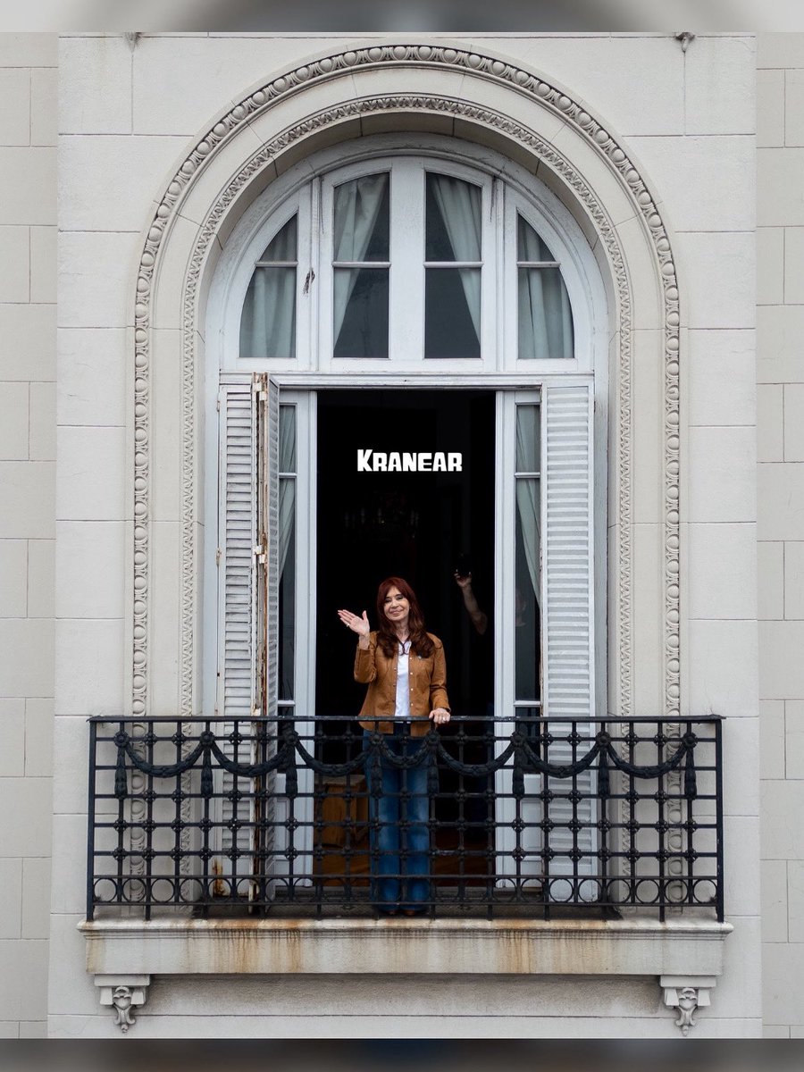 #CristinaEsInocente y está acompañada por su pueblo, para resentimiento de los gorilas y los amargados de la vida.