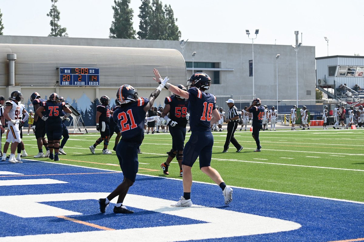 #21 Mookie Gosby pushes through with the help of the COS O-Line for a touchdown🏈🧡💙<a href="/COSAthletics/">COS Athletics</a>  <a href="/COSGIANTS_FB/">COS Giants Football</a>