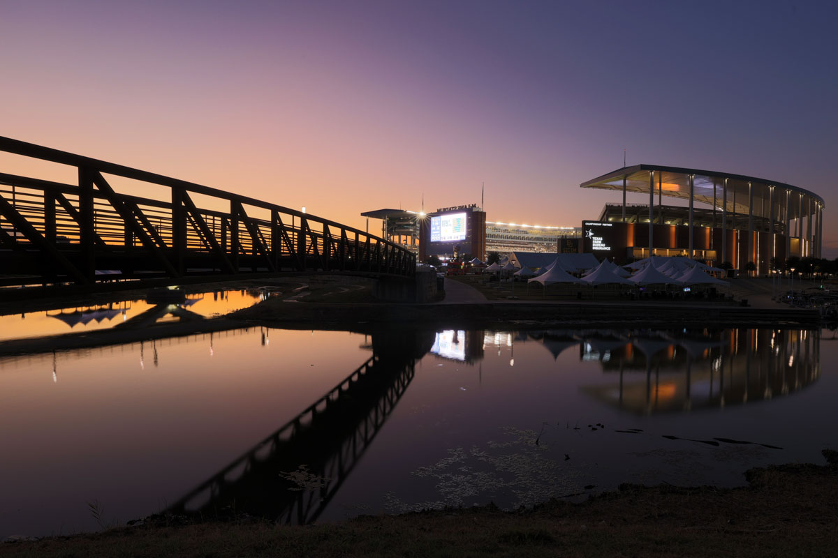 Baylor's tweet photo. A beautiful night on the Brazos. 🌇

#SicEm || @BUFootball https://t.co/RVRWkX8a9b