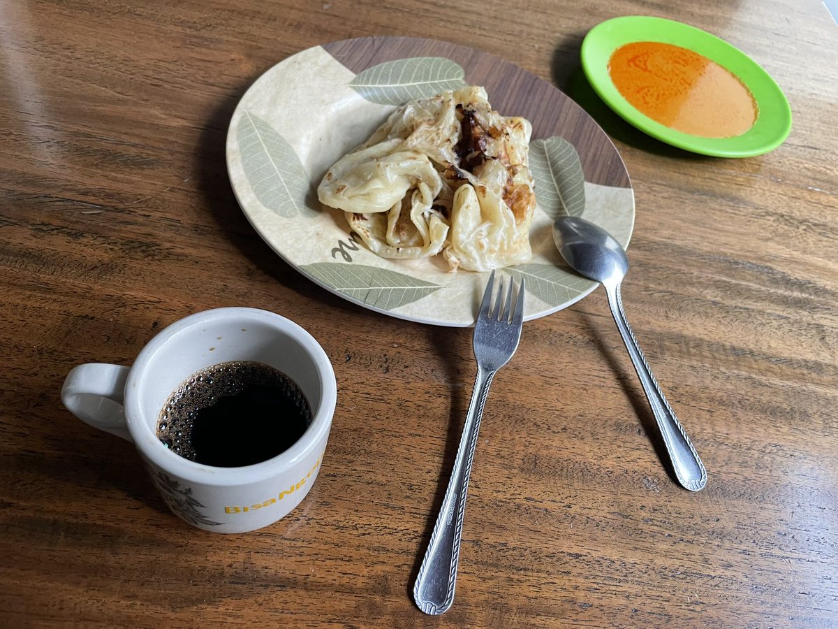 BayuSahaja's tweet photo. Di hadapan Kopi O dan Prata kita mau bilang apa selain menikmatinya. 😁☕️ https://t.co/IoKT4IaVEG